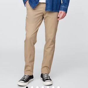 Gap brand men’s khaki. Size 32/32. Good condition